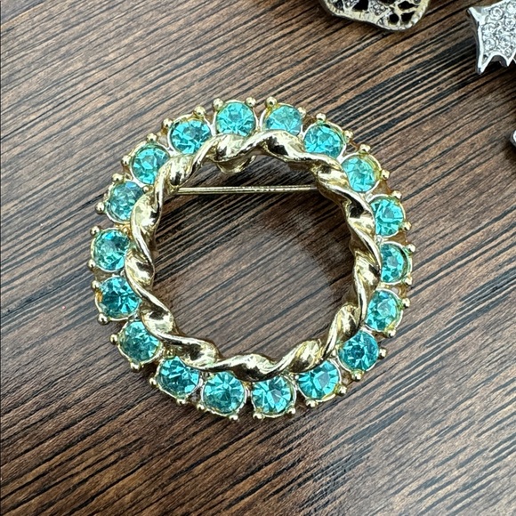 Brooch Set - Picture 5 of 10